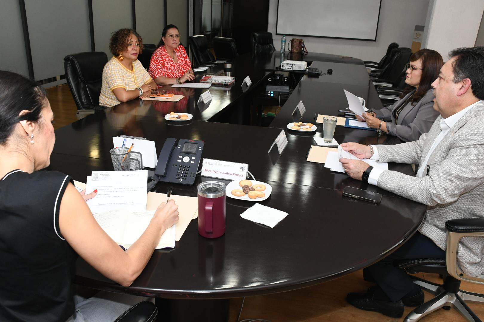 Reunión de trabajo con la Mtra. Dunia Ludlow Deloya, Directora de SUPERISSSTE